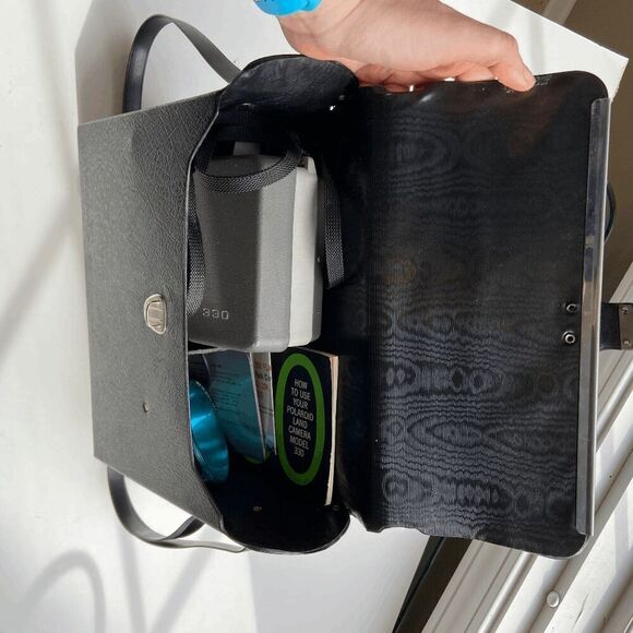 Vintage Polaroid 330 Land Camera Bundle w/ Case, Flash, Bulbs, Manuals - Picture 13 of 13